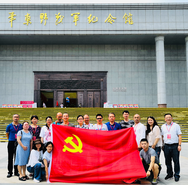 参观华东野战军纪念馆